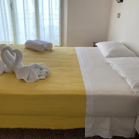 Otel Derna 2*